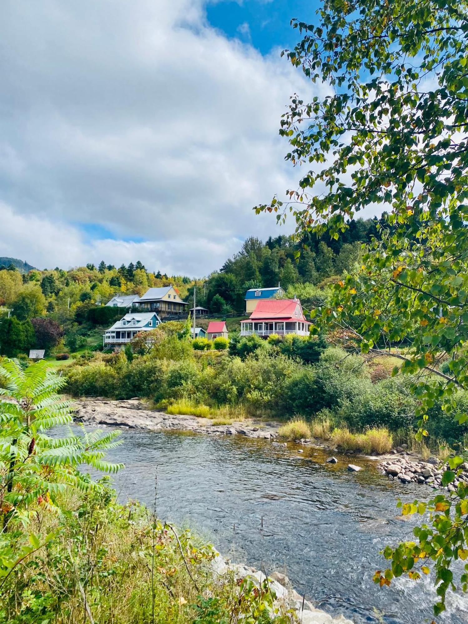 Belle Maison Avec Vue Sur La Riviere LʼAnse-Saint-Jean Eksteriør bilde